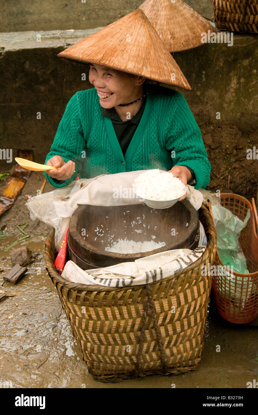 Old vietnamese woman hi-res stock photography and images - Alamy