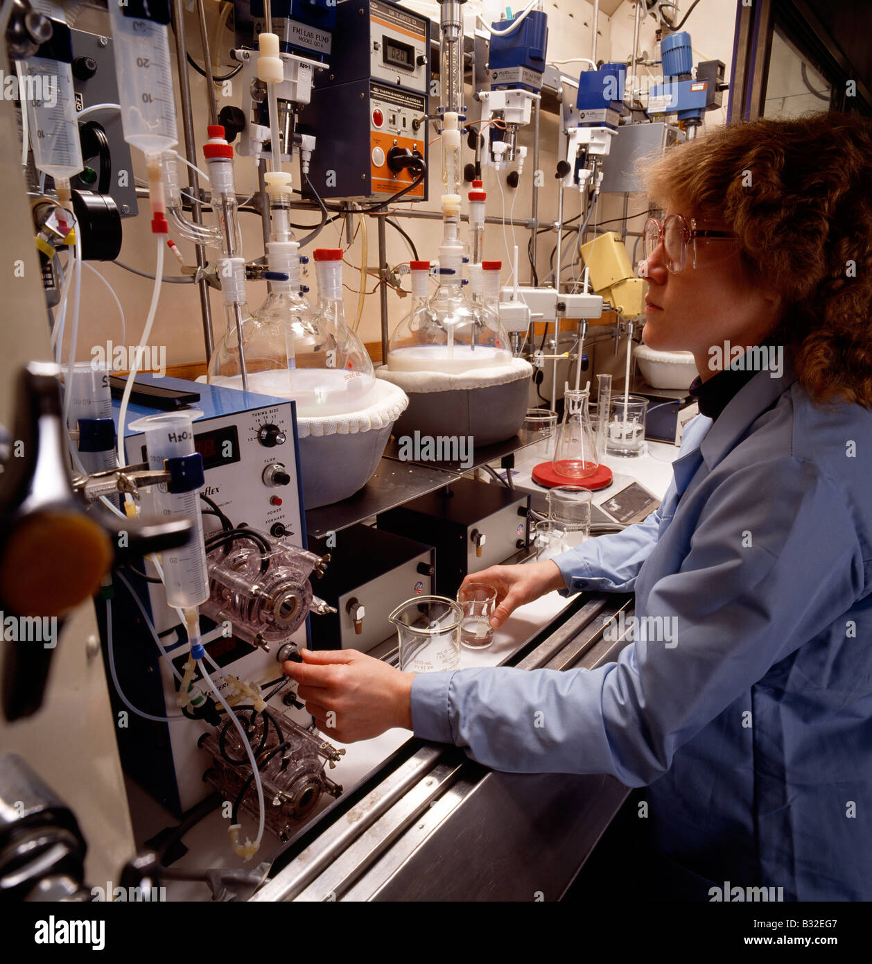 FEMALE SCIENTIST WORKING IN A RESEARCH & DEVELOPMENT LABORATORY AT A