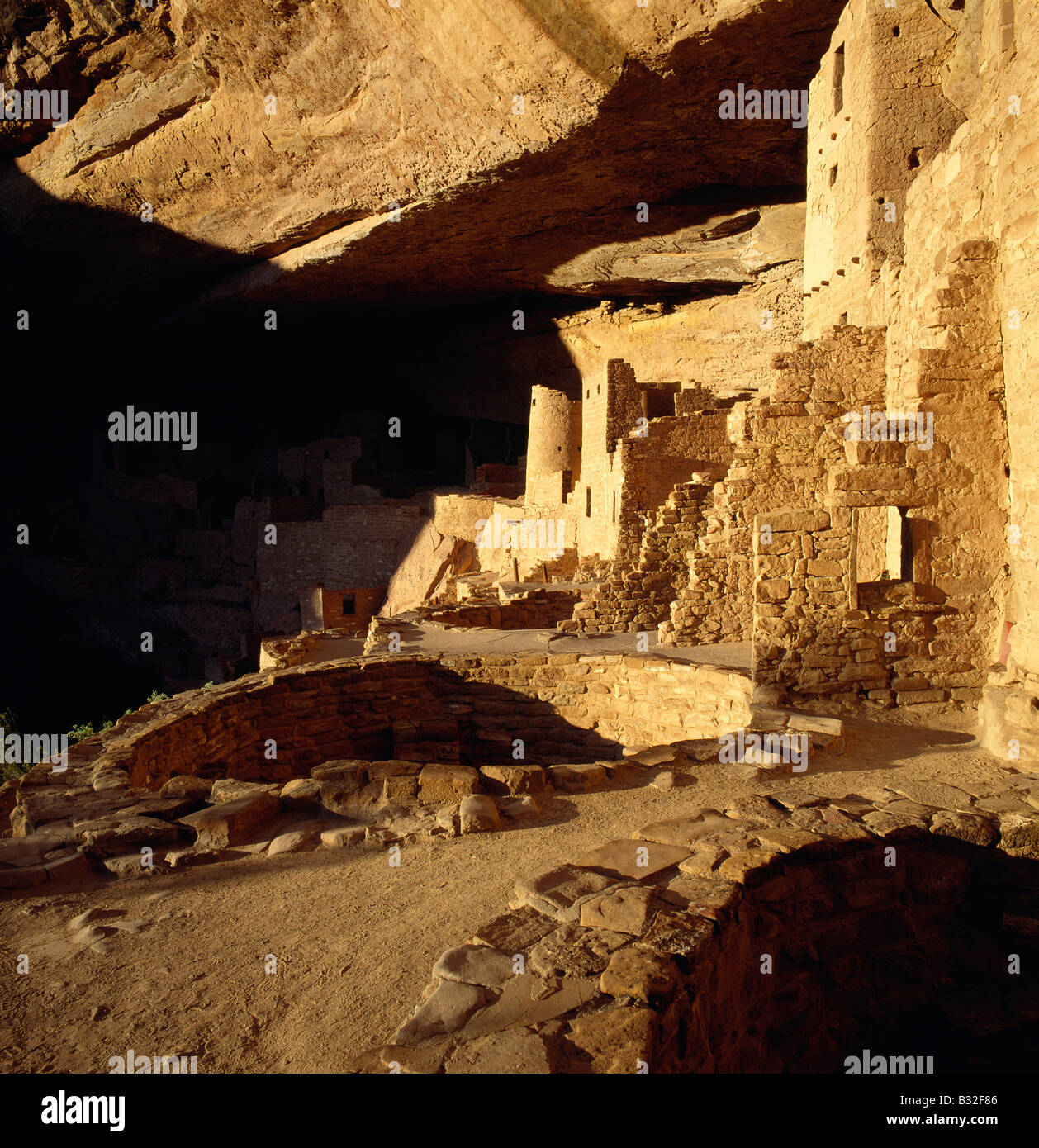 CLIFF PALACE, THE LARGEST ANASAZI CLIFF DWELLING IN MESA VERDE NATIONAL ...