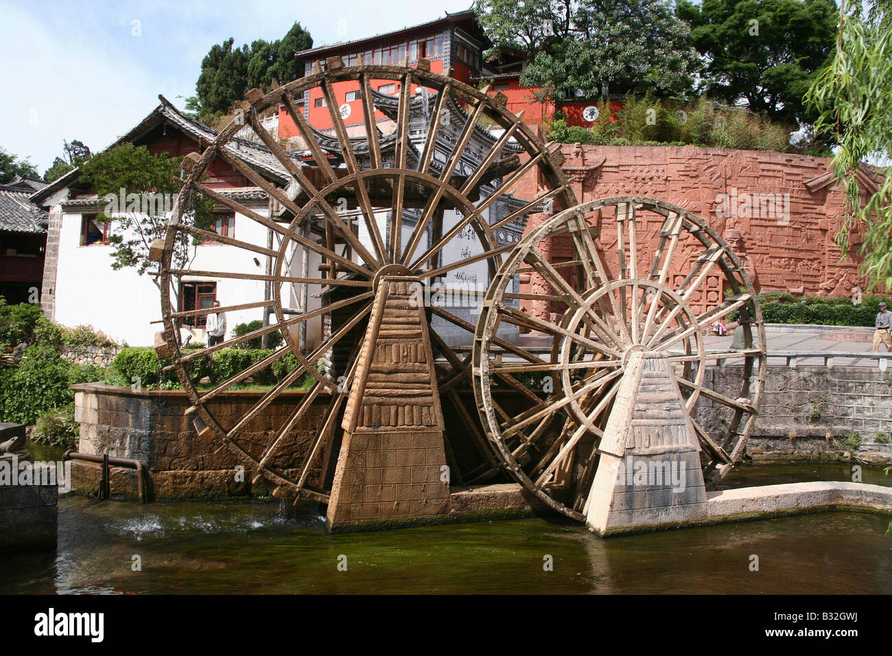 Chinese spinning wheel hires stock photography and images Alamy