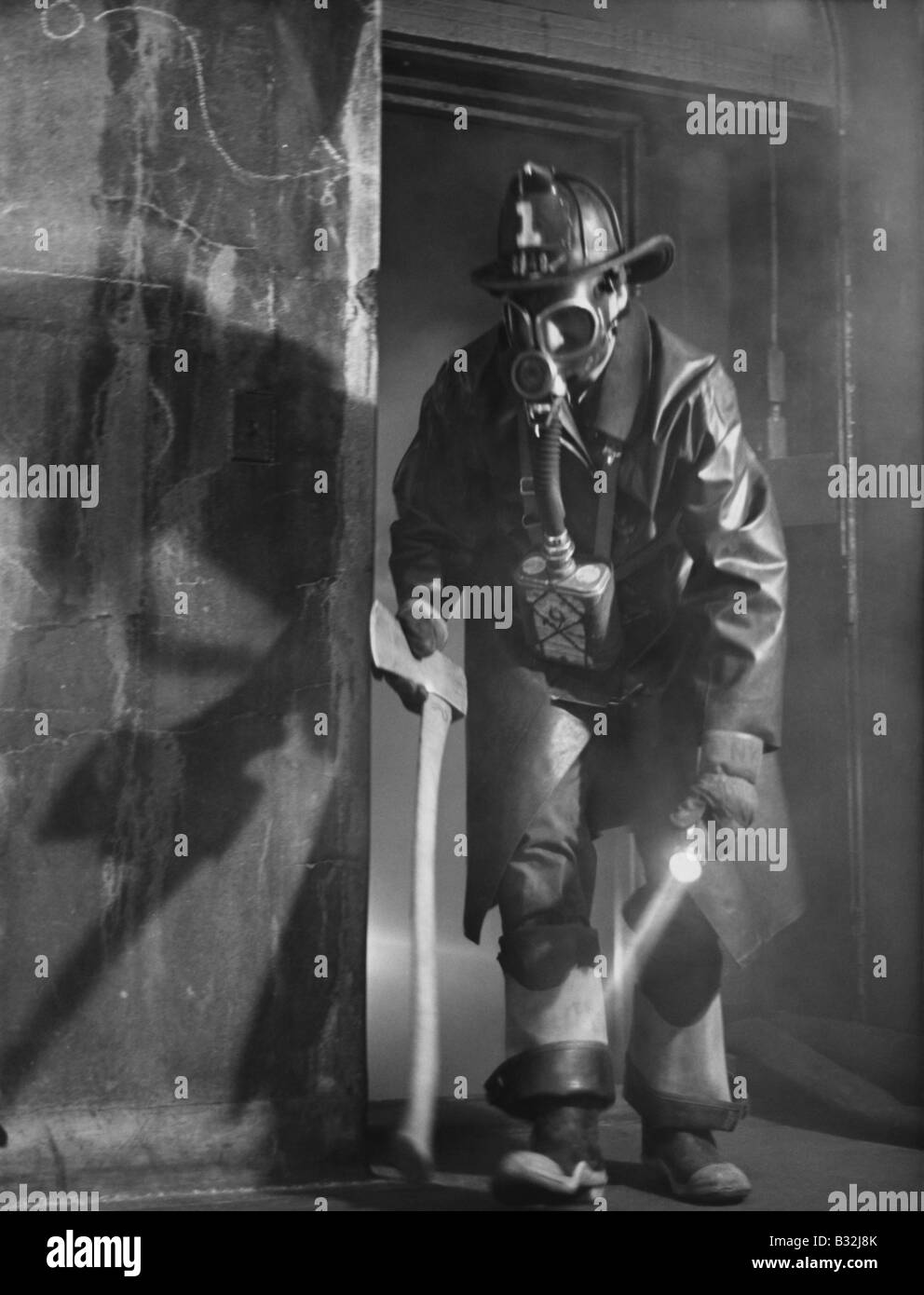 Historical fireman uniform hires stock photography and images Alamy