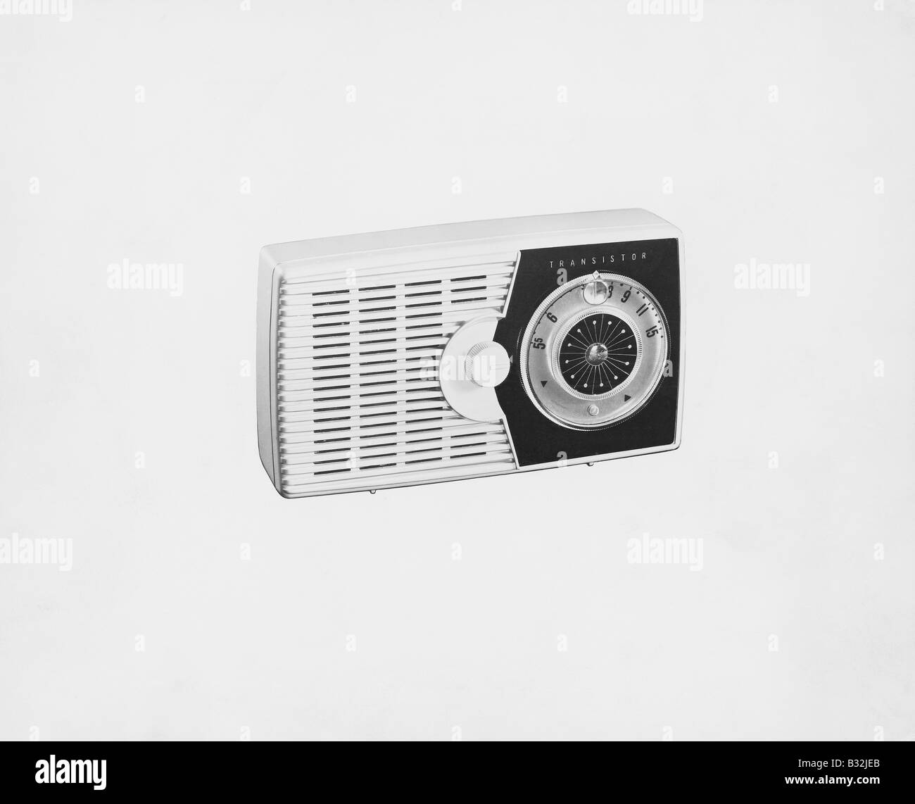 Vintage Black Transistor Radio Isolated on White Background Stock Photo by  ©Qingwa 7896803