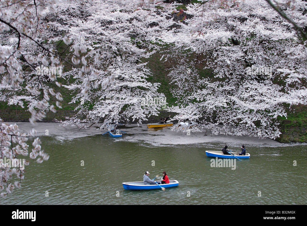 Boating river china hi-res stock photography and images - Alamy