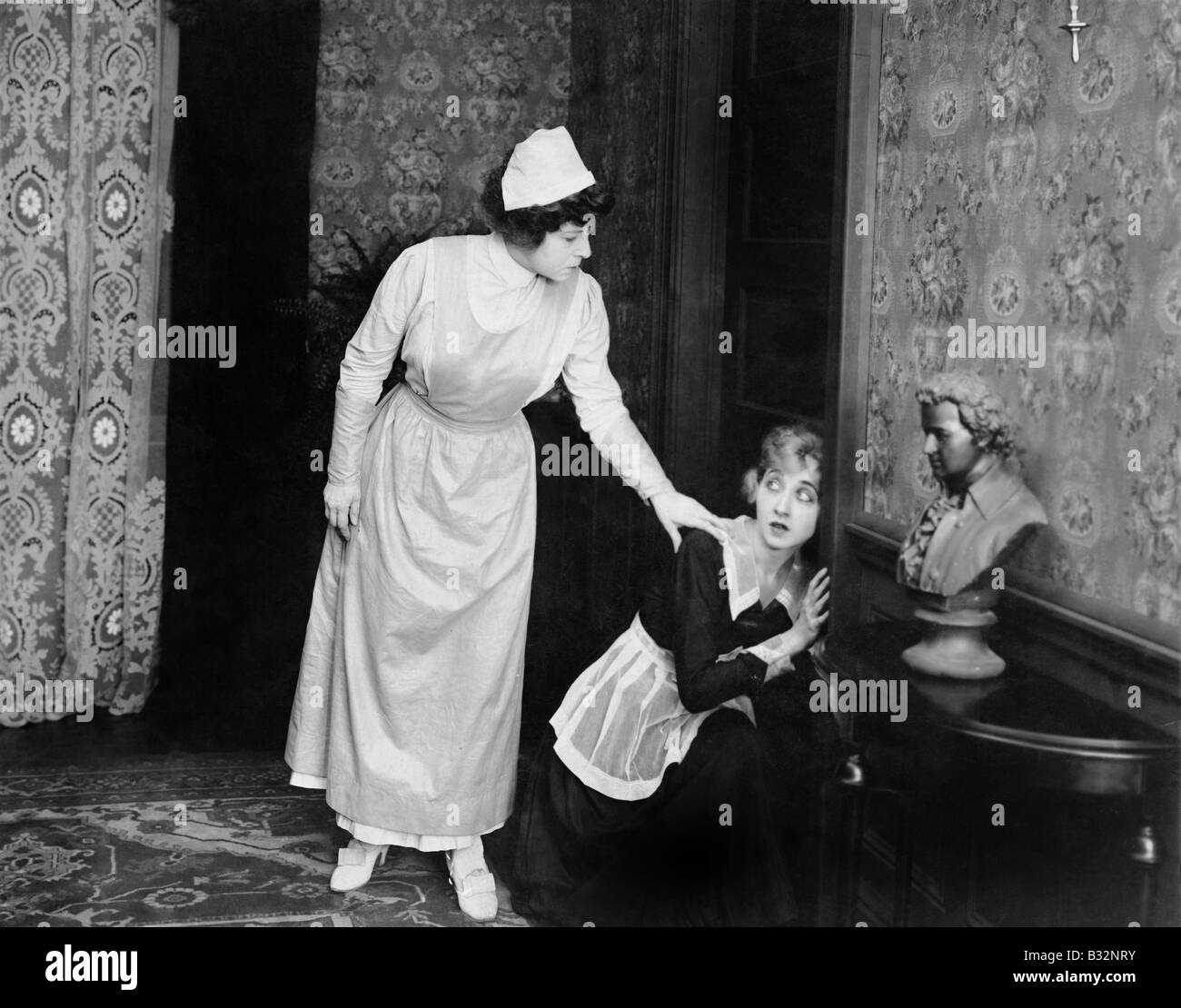 Порет служанок. Телесные наказания прислуги. Мать порет. Наказание служанки розгами. Наказание прислуги.