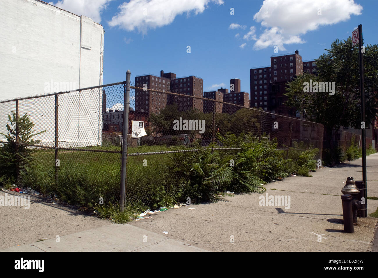 Empty lot in Harlem in New York Stock Photo Alamy