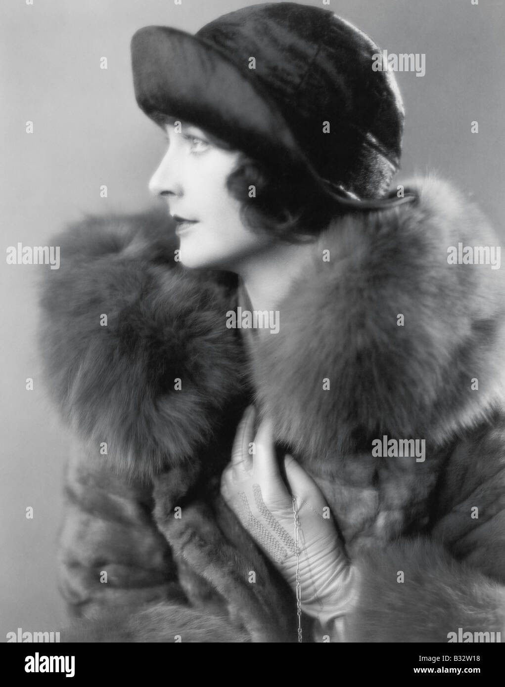 Cloche hat fur coat hi-res stock photography and images - Alamy
