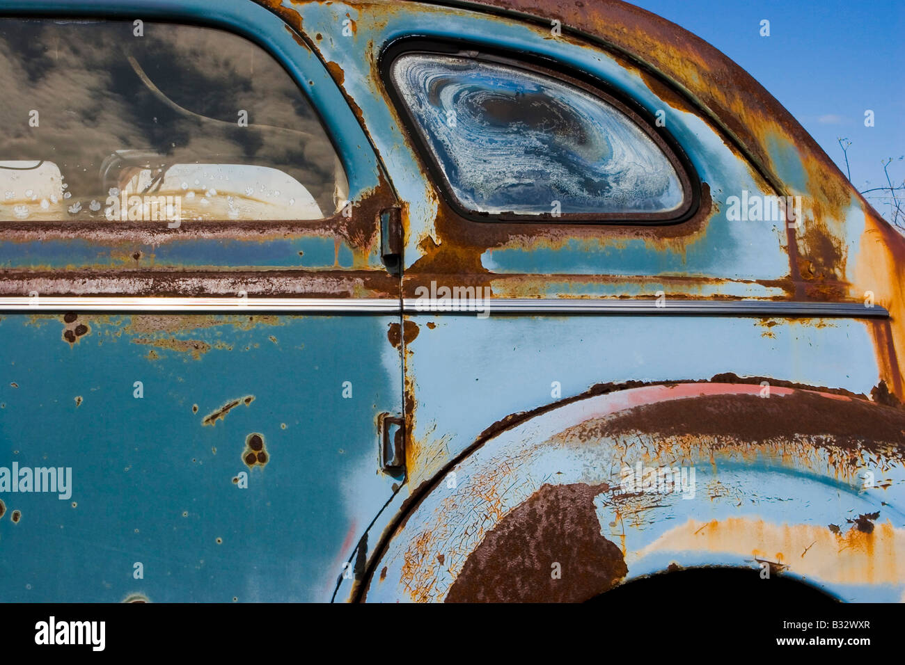 Abandoned stripped old car hi-res stock photography and images - Alamy