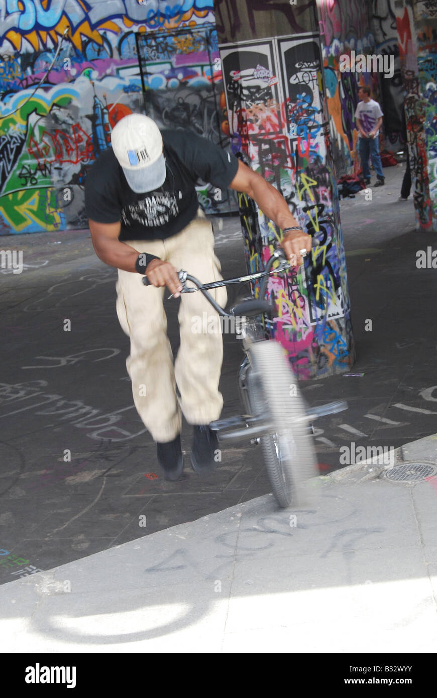 Bmx urban sport tricks graffiti hi-res stock photography and images - Alamy