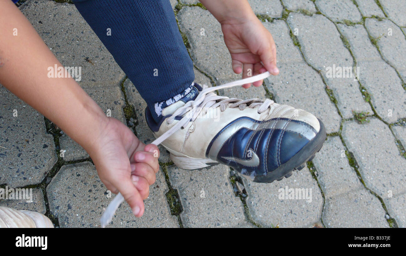 Chaussures d'athlétisme en cuir antique, de football et de football avec  crampons et lacets Photo Stock - Alamy