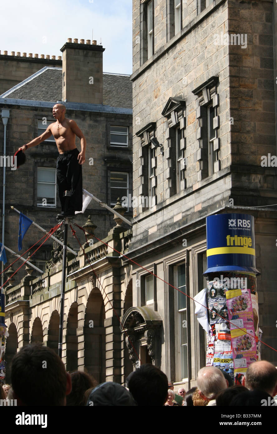 street performer in dangerous act on Royal Mile during Edinburgh Festival  August 2008 Stock Photo