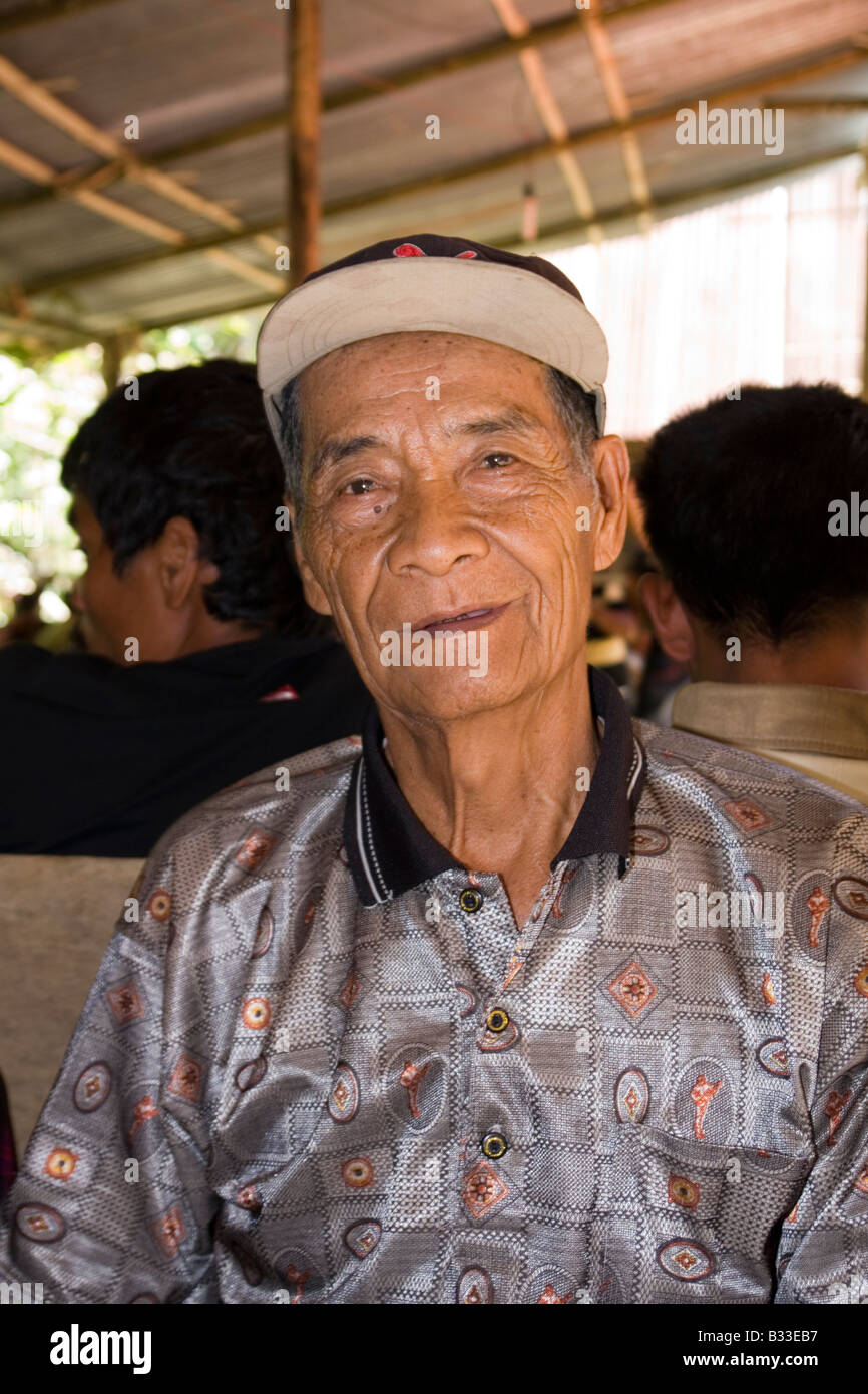 Inhabitant of Deri (Indonesia), at the time of a funerary ceremony. Habitant  de Deri (Indonésie), lors d'une cérémonie funèbre Stock Photo - Alamy
