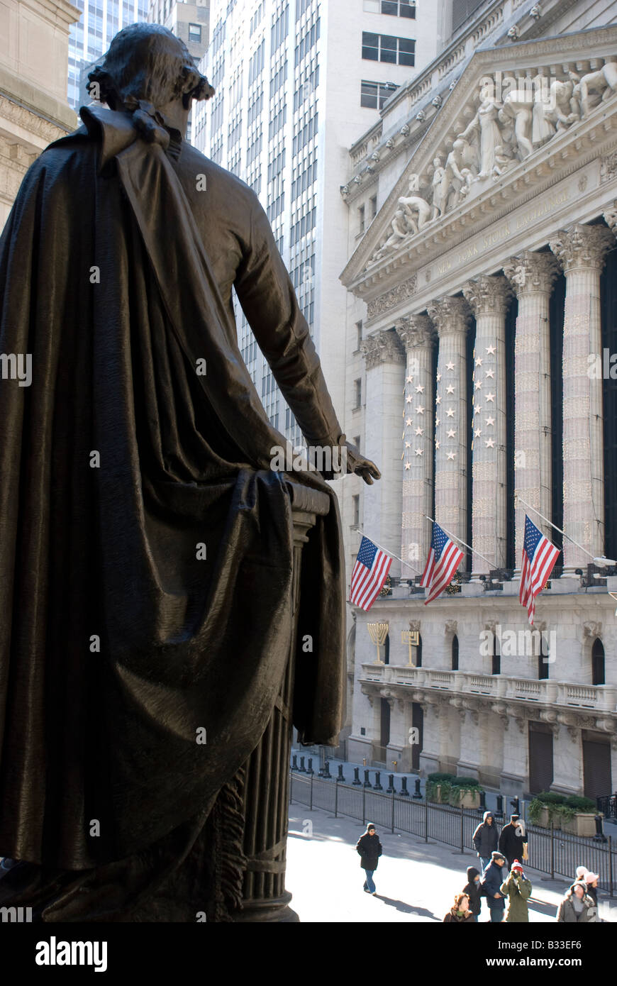 Statue of George Washington facing New York Stock Exchange from Federal ...