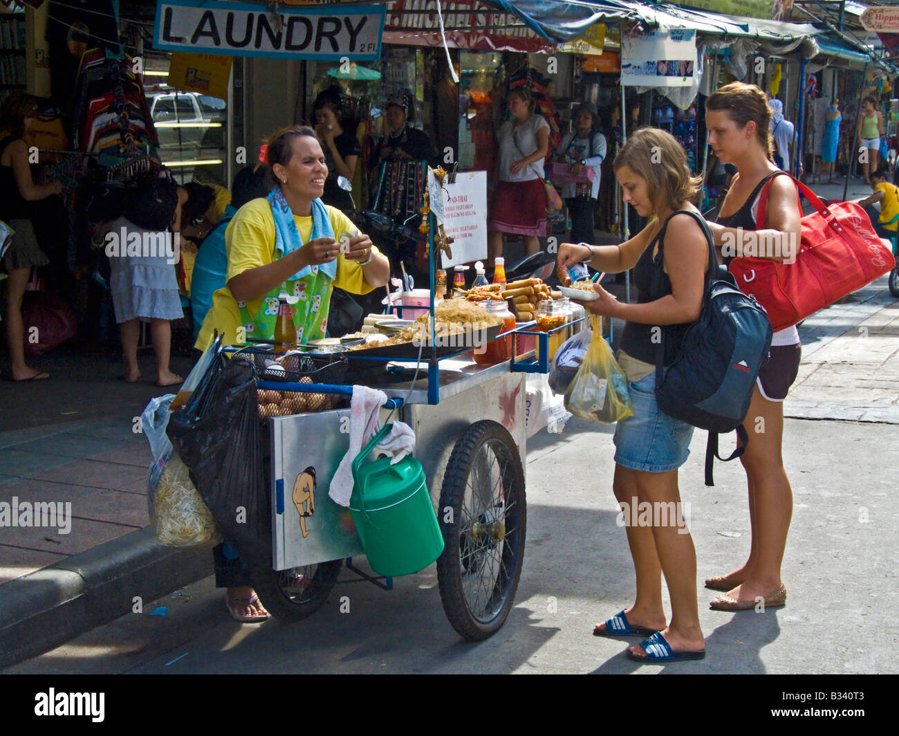 Food cart bangkok thailand hi-res stock photography and images - Page 7 -  Alamy