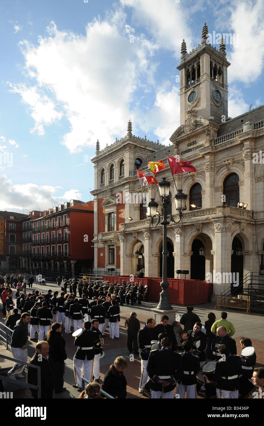 A big crowd listening to a miltary style brass band playing music in front of the CASA CONSISTORIAL Valladolid Spain Stock Photo