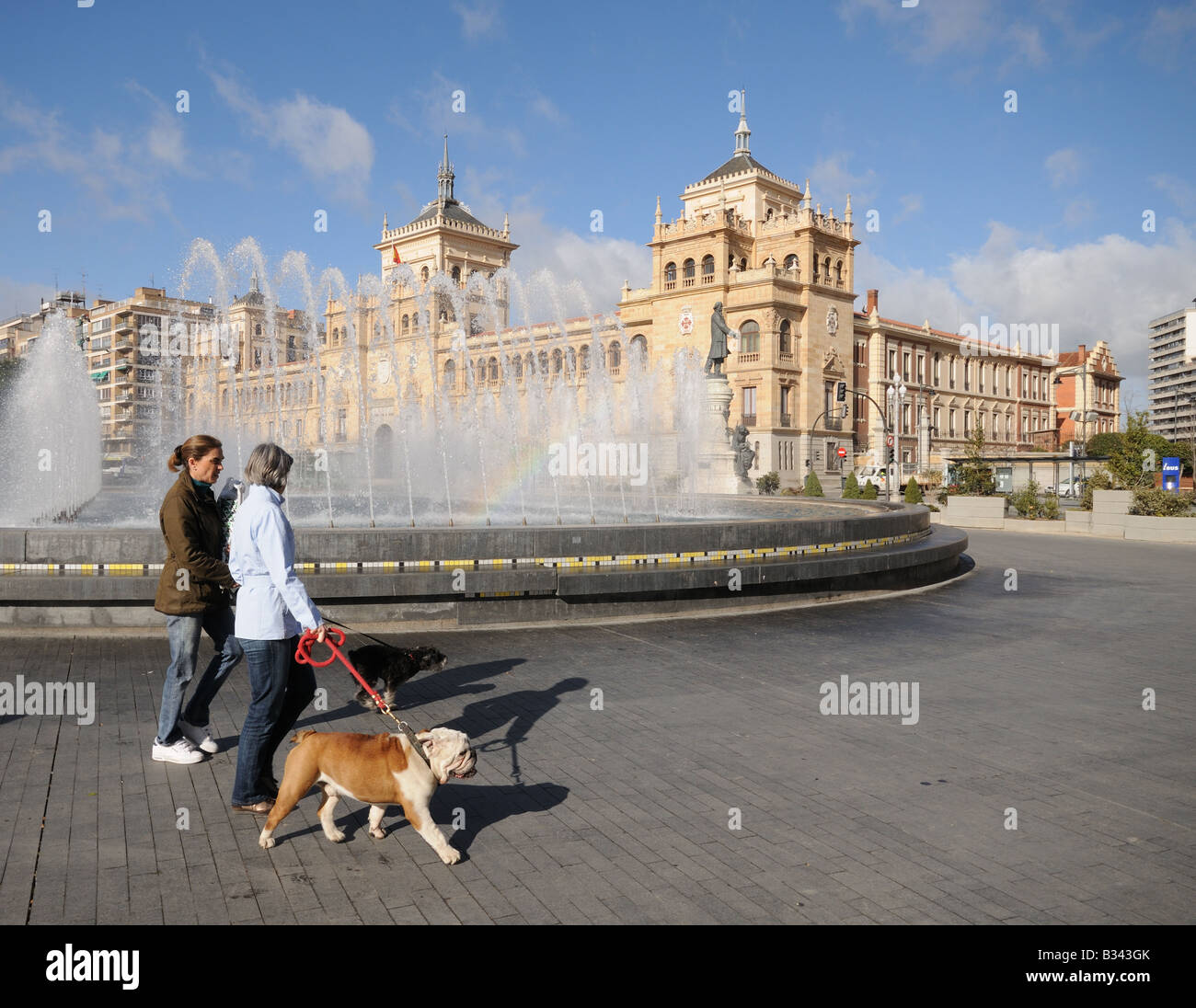 Two old ladies with dog hi-res stock photography and images - Alamy