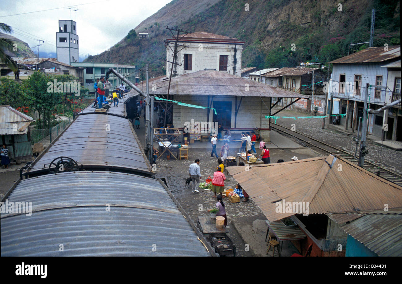 Food stop on the Devil's Peak railway from Alausi to Bucay, Ecuador Stock Photo