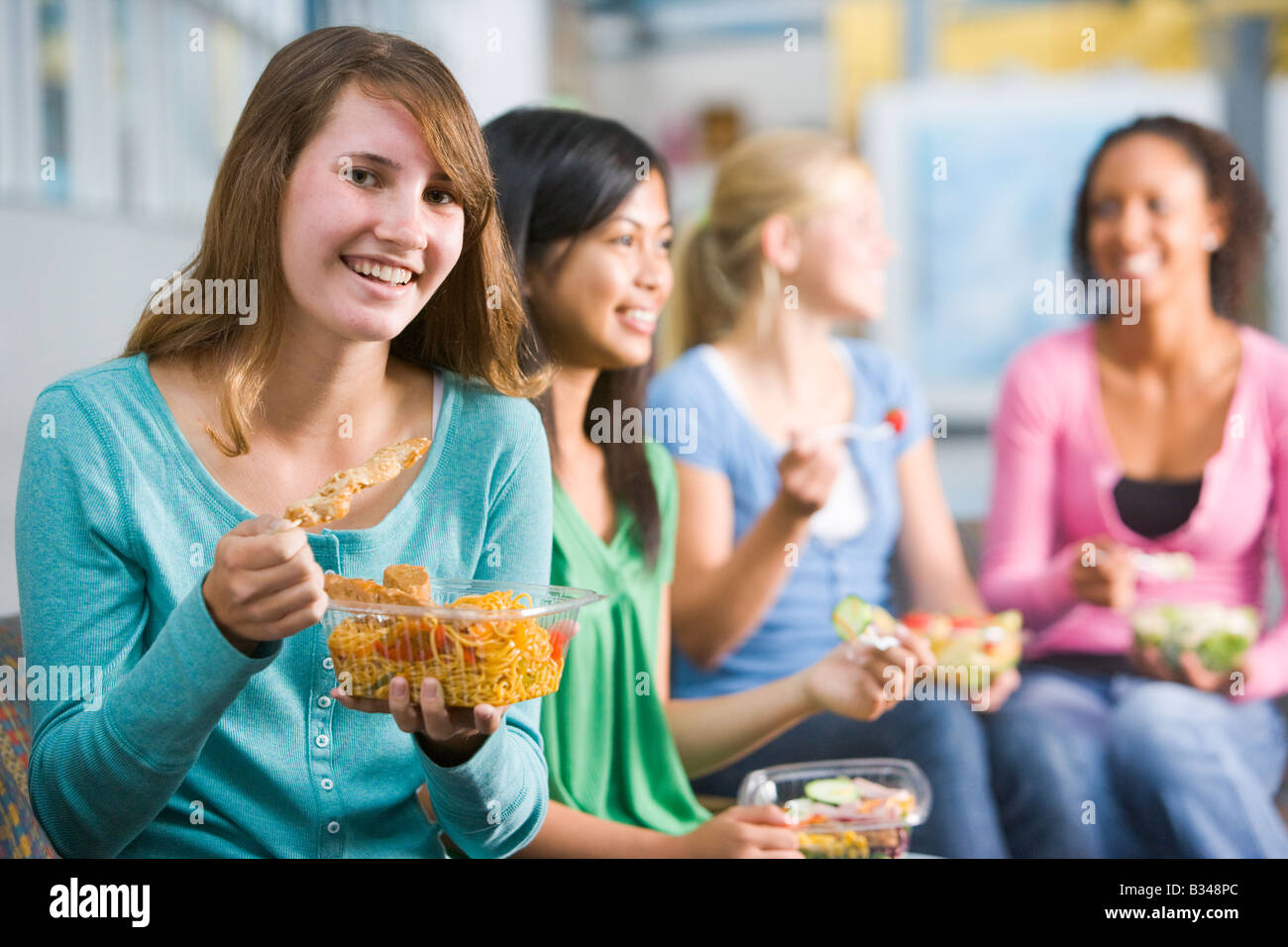 Students having lunch Stock Photo - Alamy