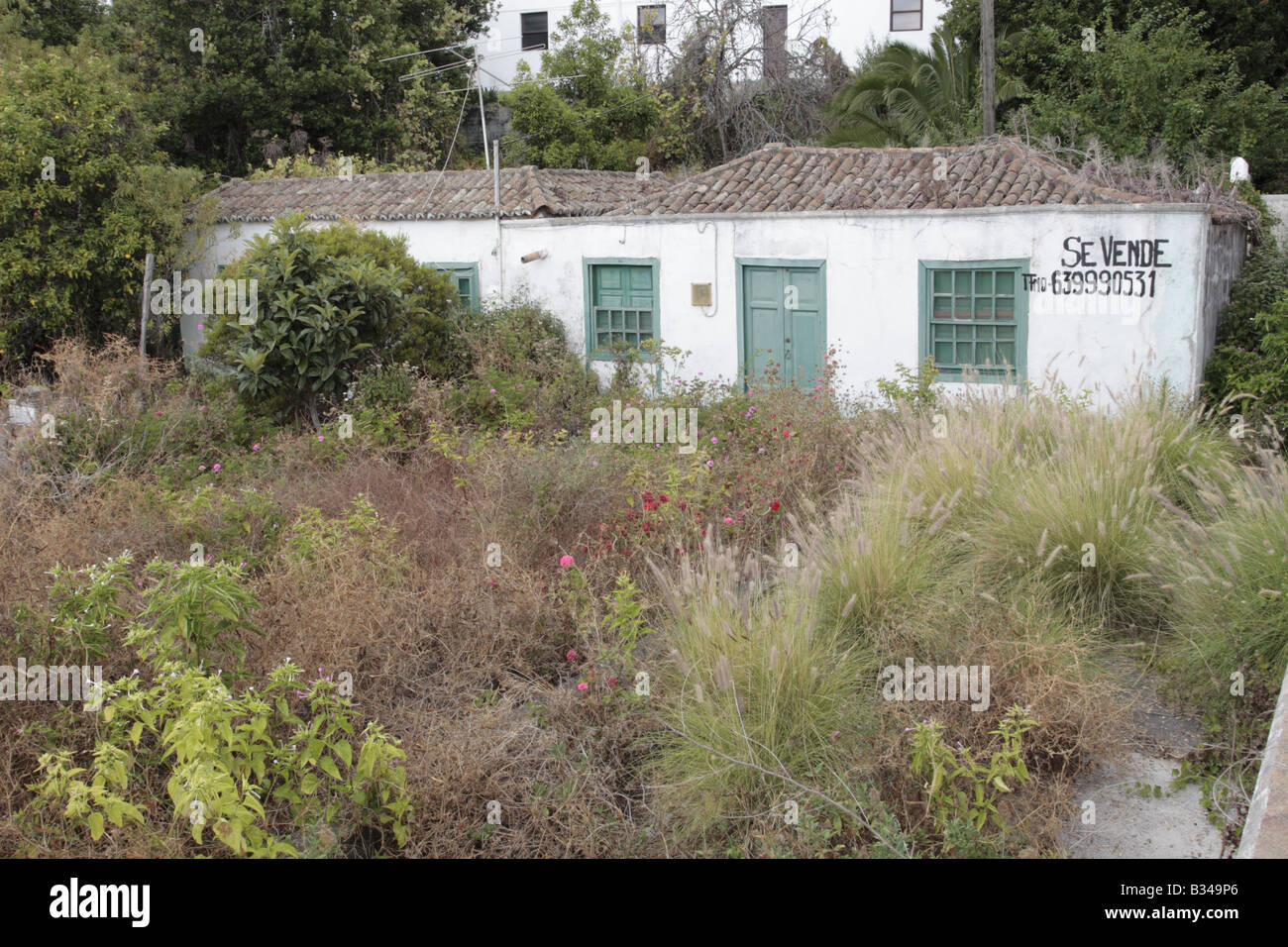 Typical Canarian house for sale in need of renovation and with slightly
