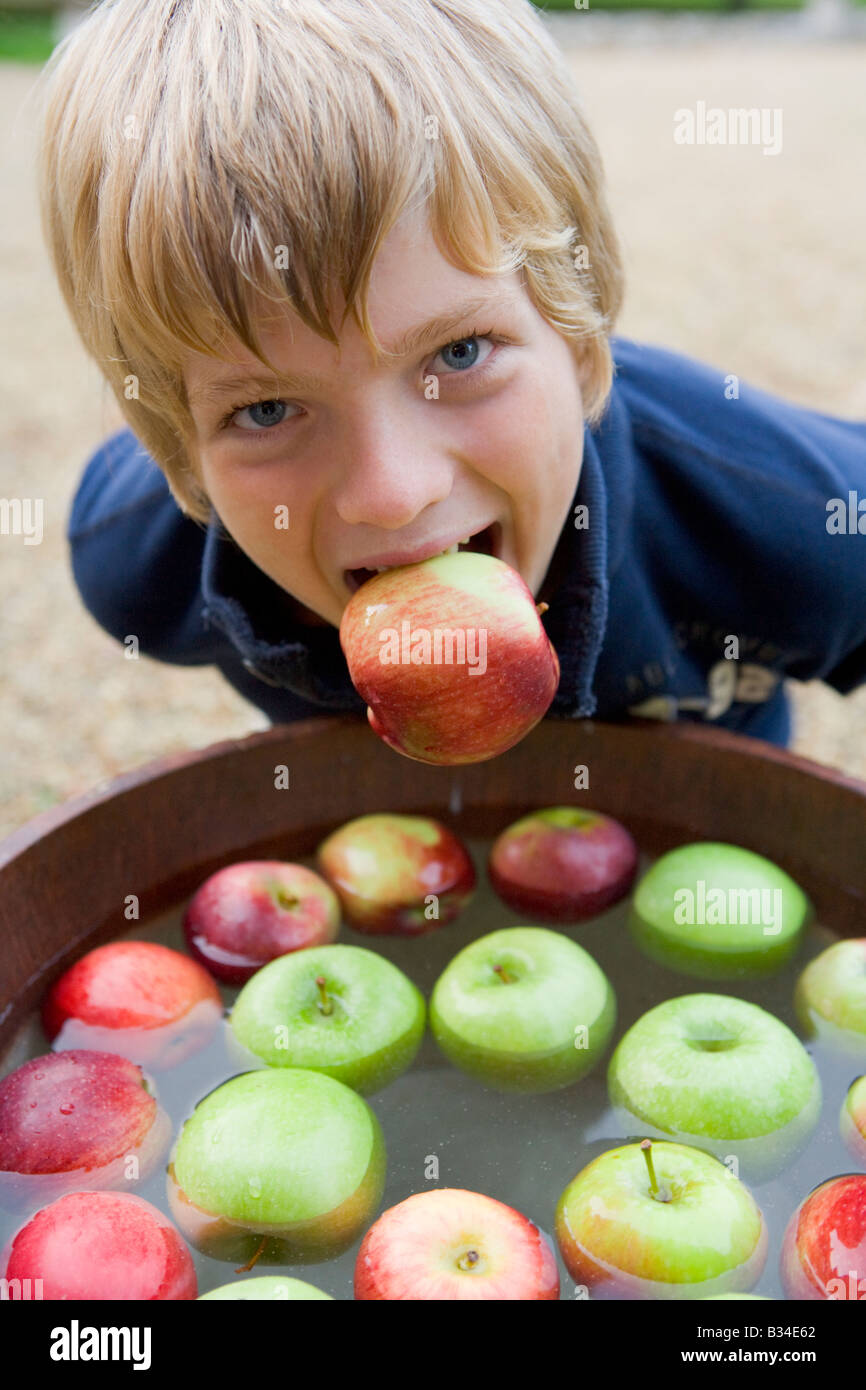 bobbing for apples history