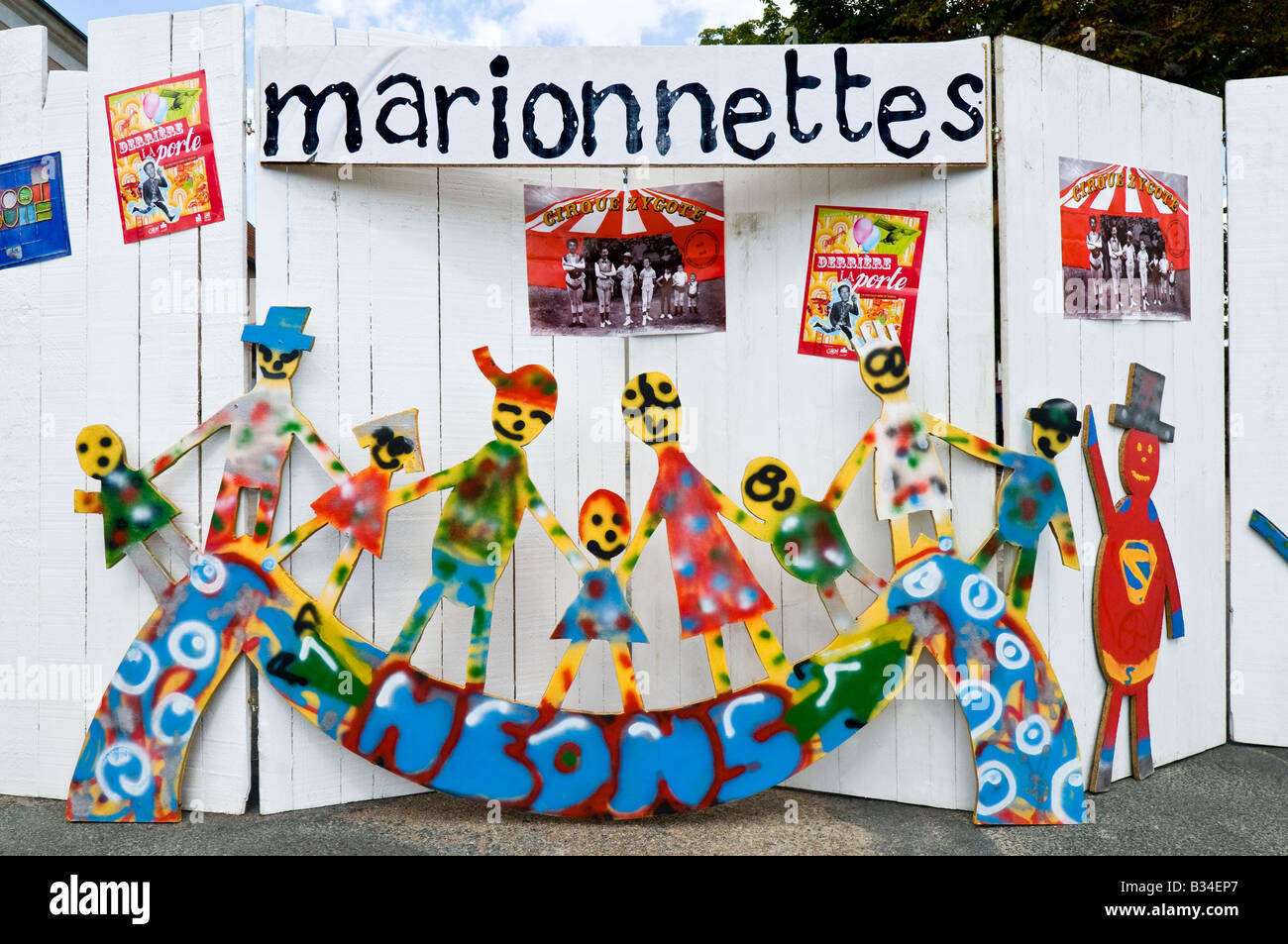 Shapes of puppets hi-res stock photography and images - Alamy