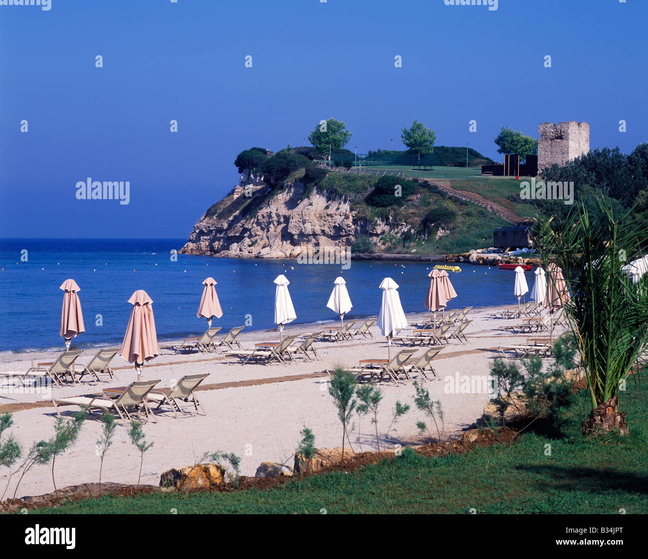 Greece, Halkidiki, Porto Sani. Beach in front of the Asterias Suites with sun-loungers and umbrellas Stock Photo