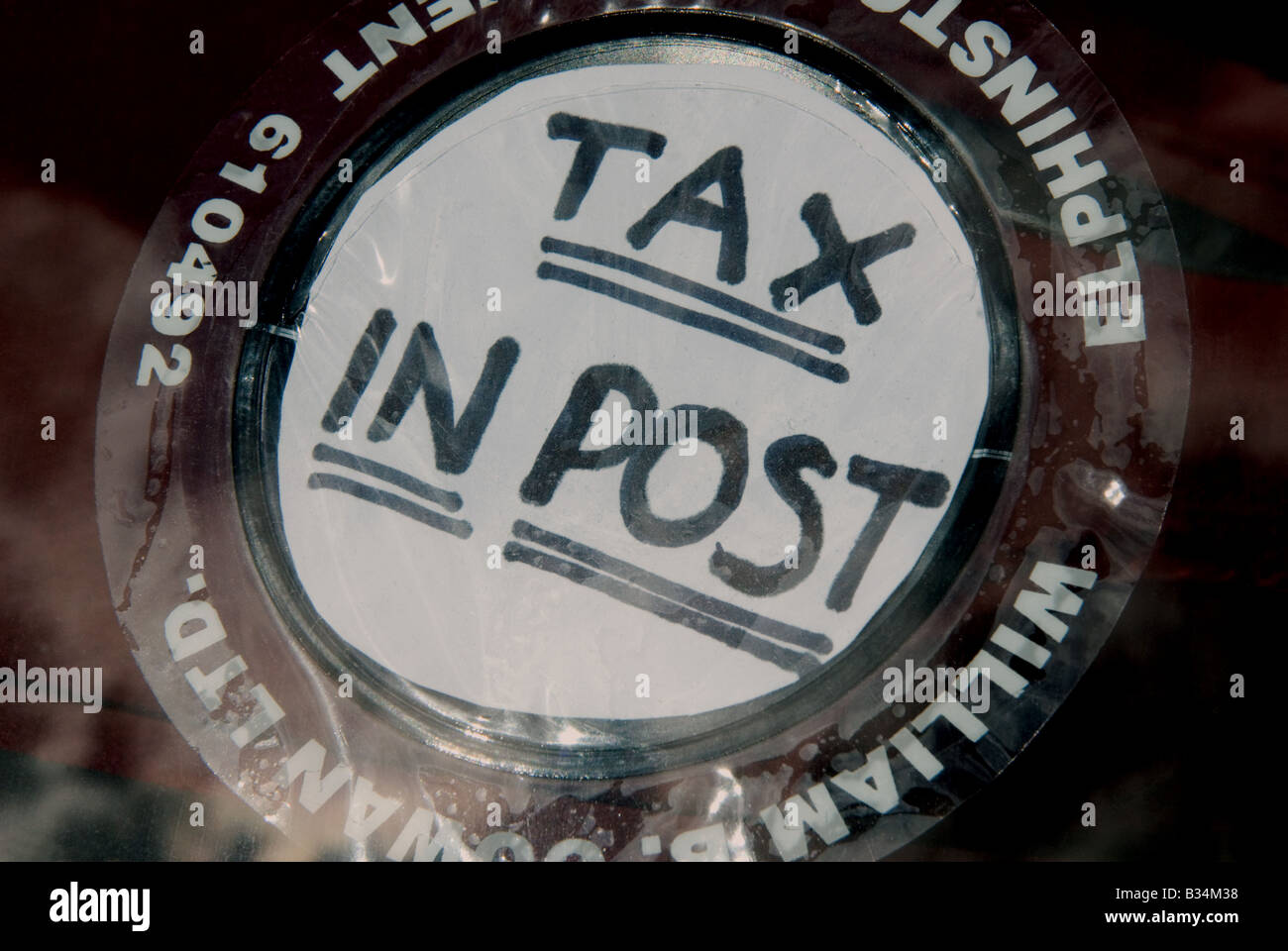 'Tax in post' sign on the window screen of a car, Woodbridge, Suffolk, UK. Stock Photo