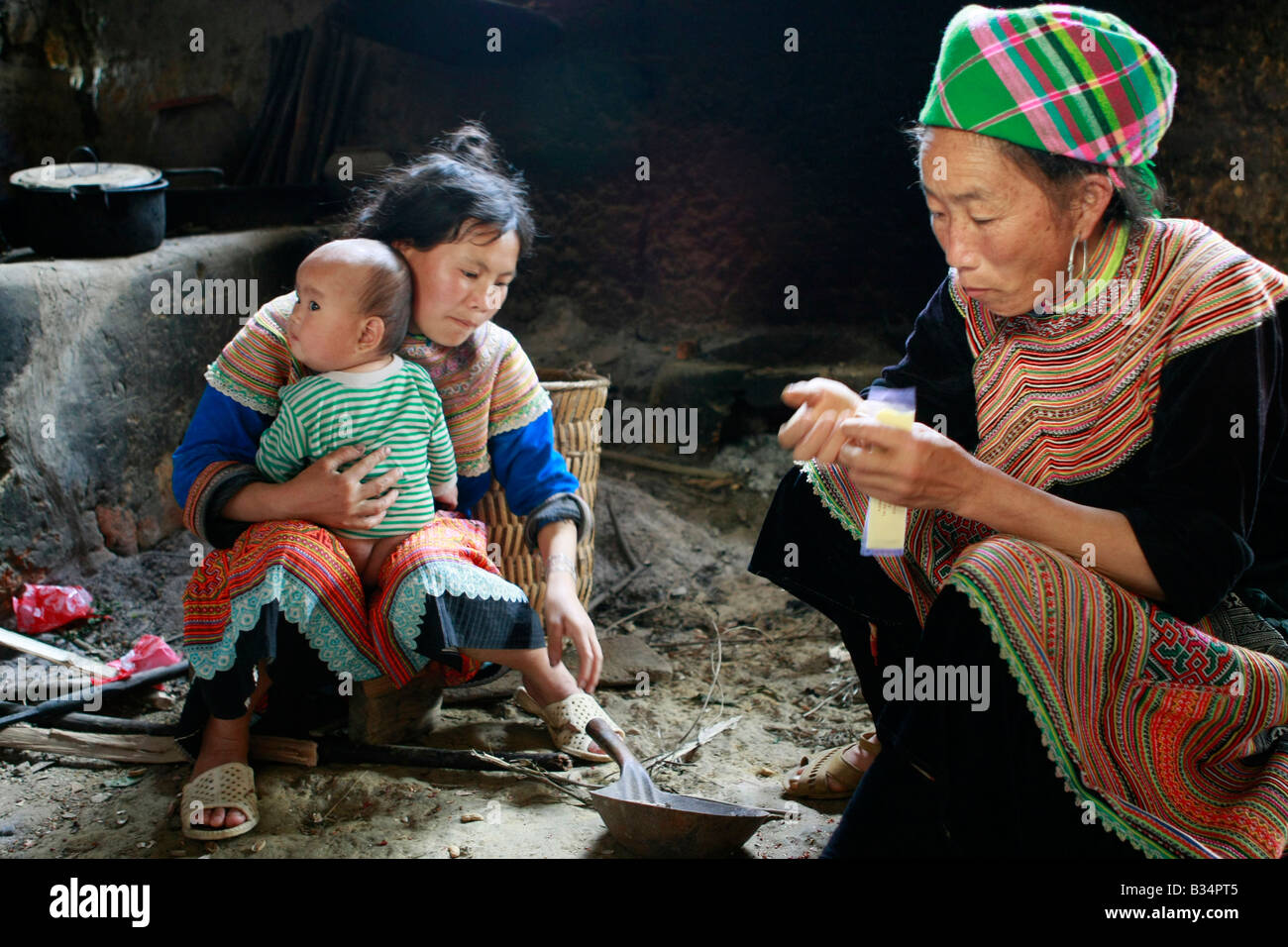 Flower Hmong family at a minority village near Bac Ha, north eastern ...