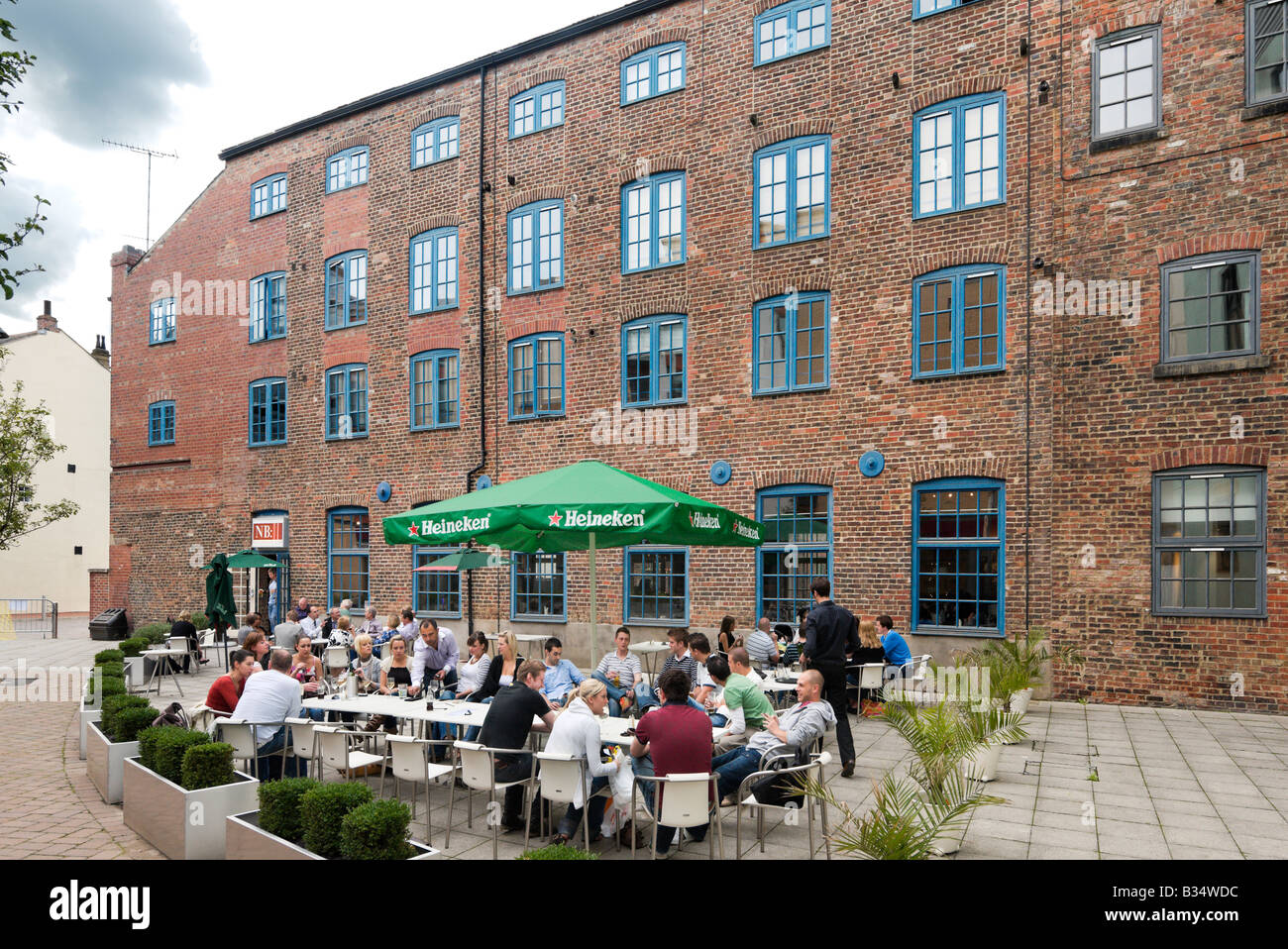 NB Pub at Brewery Wharf on the River Aire on a Friday evening, Leeds, West Yorkshire, England Stock Photo