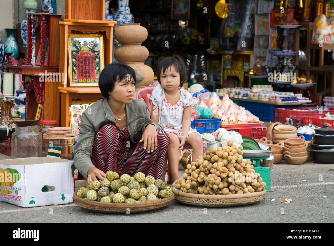 Mother and daughter selling fruit in a Vietnamese street Stock Photo Alamy