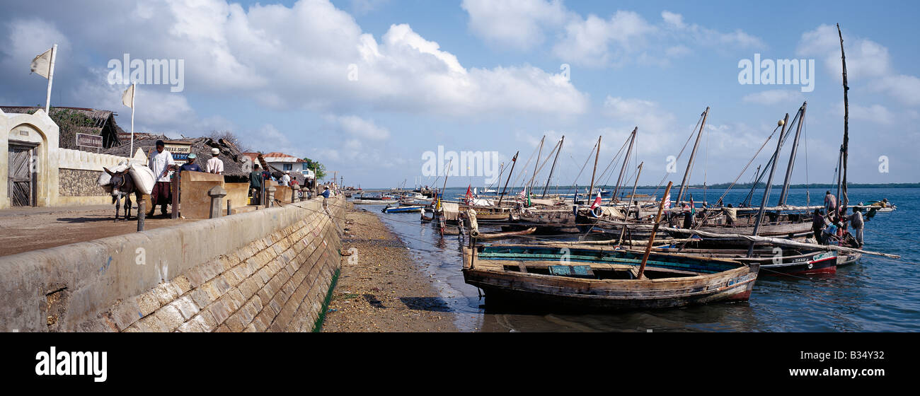 Kenya, Lamu Island, Lamu. The harbour at Lamu Island. Lamu town already existed in the 14th and 15th centuries and flourished mo Stock Photo