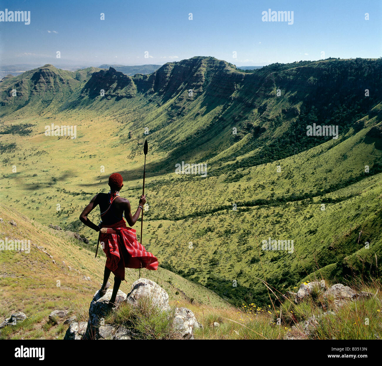 Kenya, Maralal, Poro. A Samburu warrior looks out across the eastern scarp of Africa's Great Rift Valley at Poro, Northern Kenya where the land drop precipitously 3,000 feet. Stock Photo