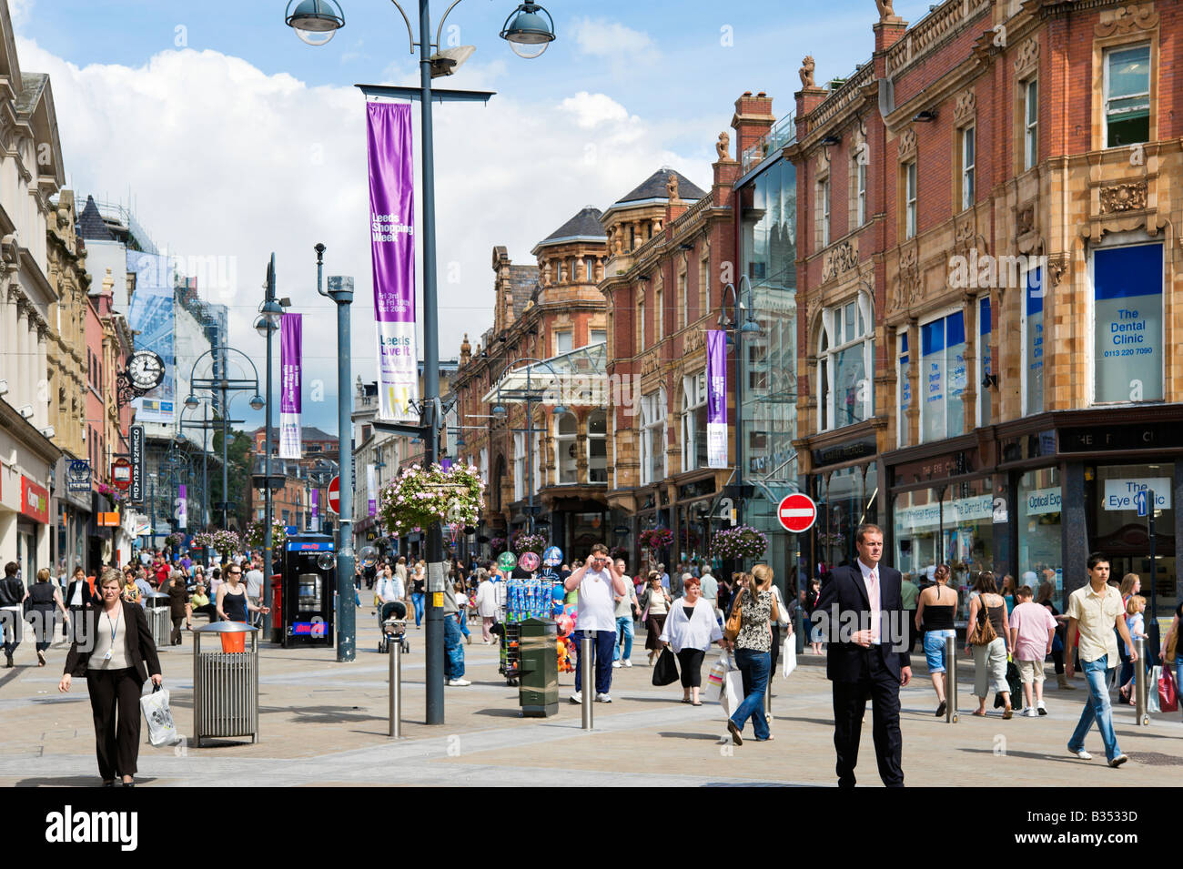 Shoppingtravel Hi res Stock Photography And Images Alamy