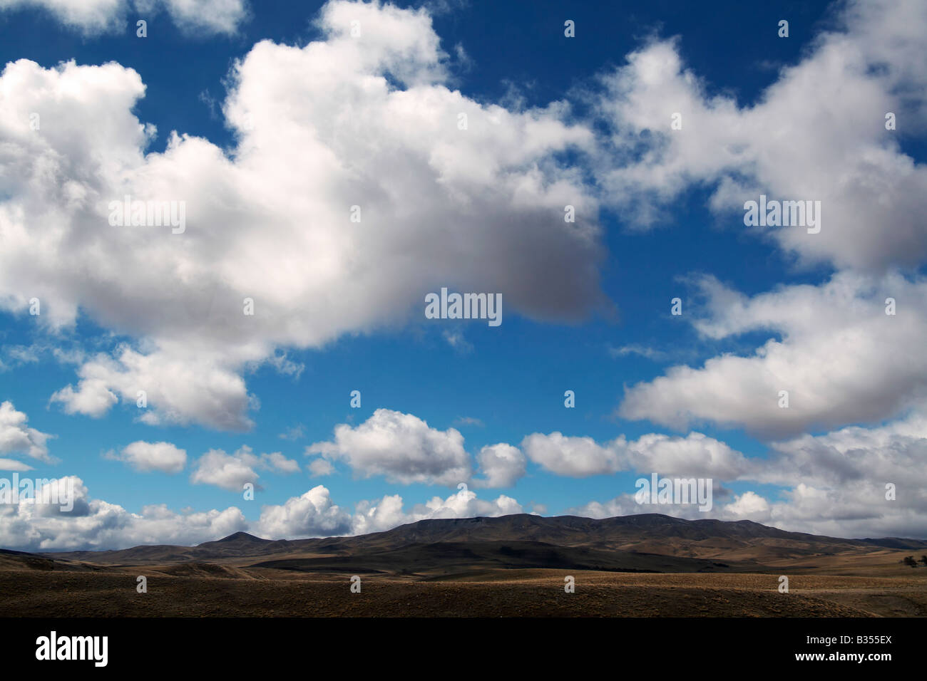 Landscape fluffy white clouds hi-res stock photography and images - Alamy