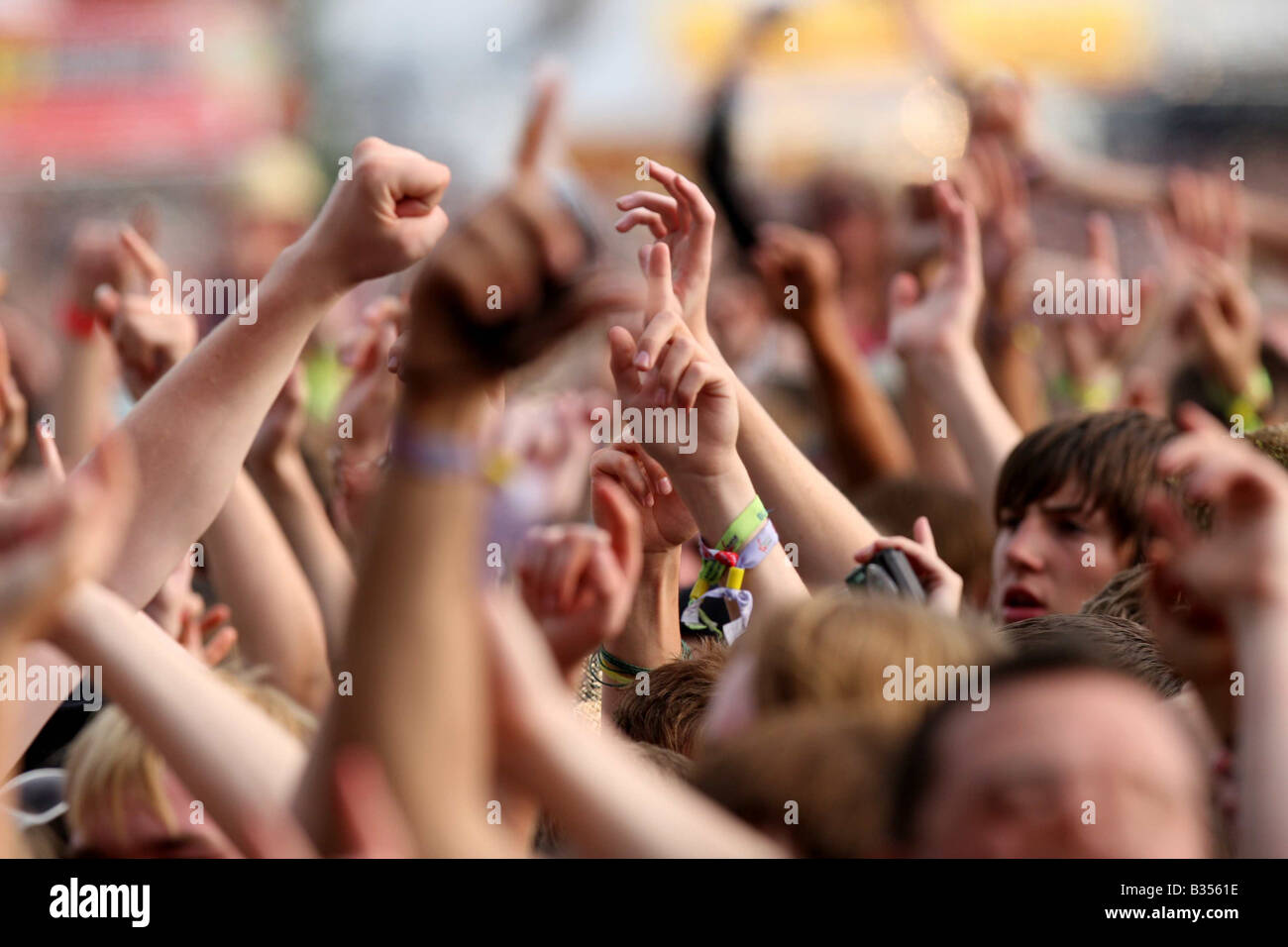 CROWD FANS AT V FESTIVAL MUSIC FESTIVAL CHELMSFORD Stock Photo