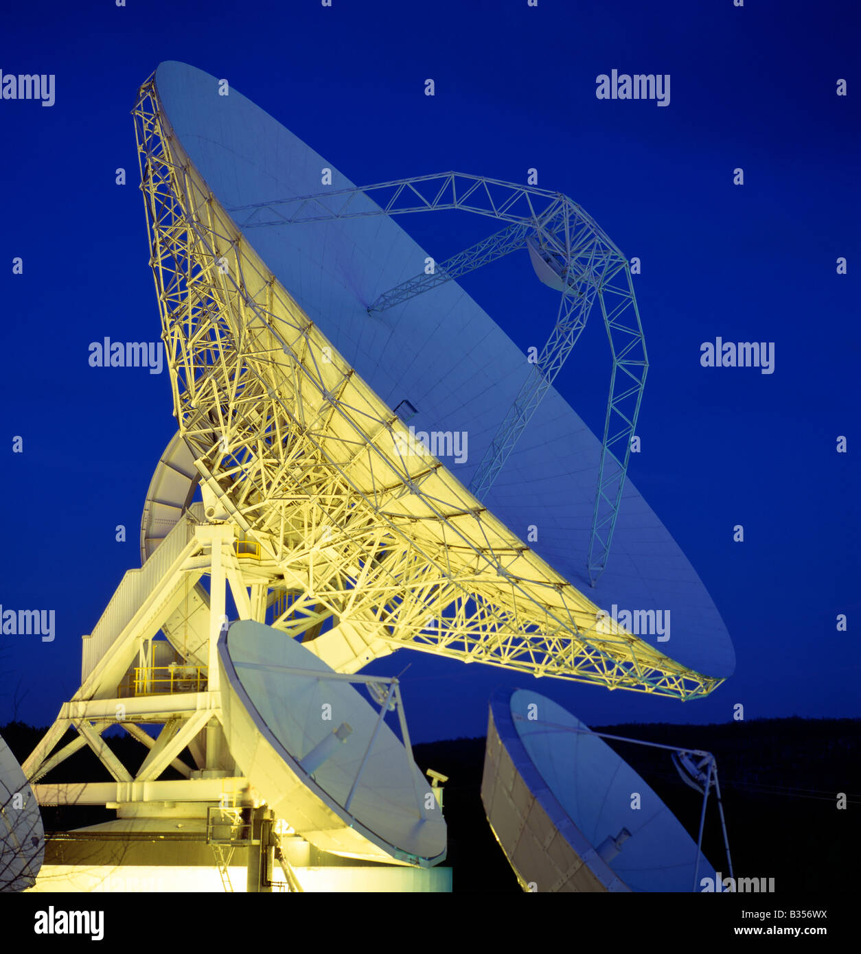 Satellite communication facility hi-res stock photography and images ...