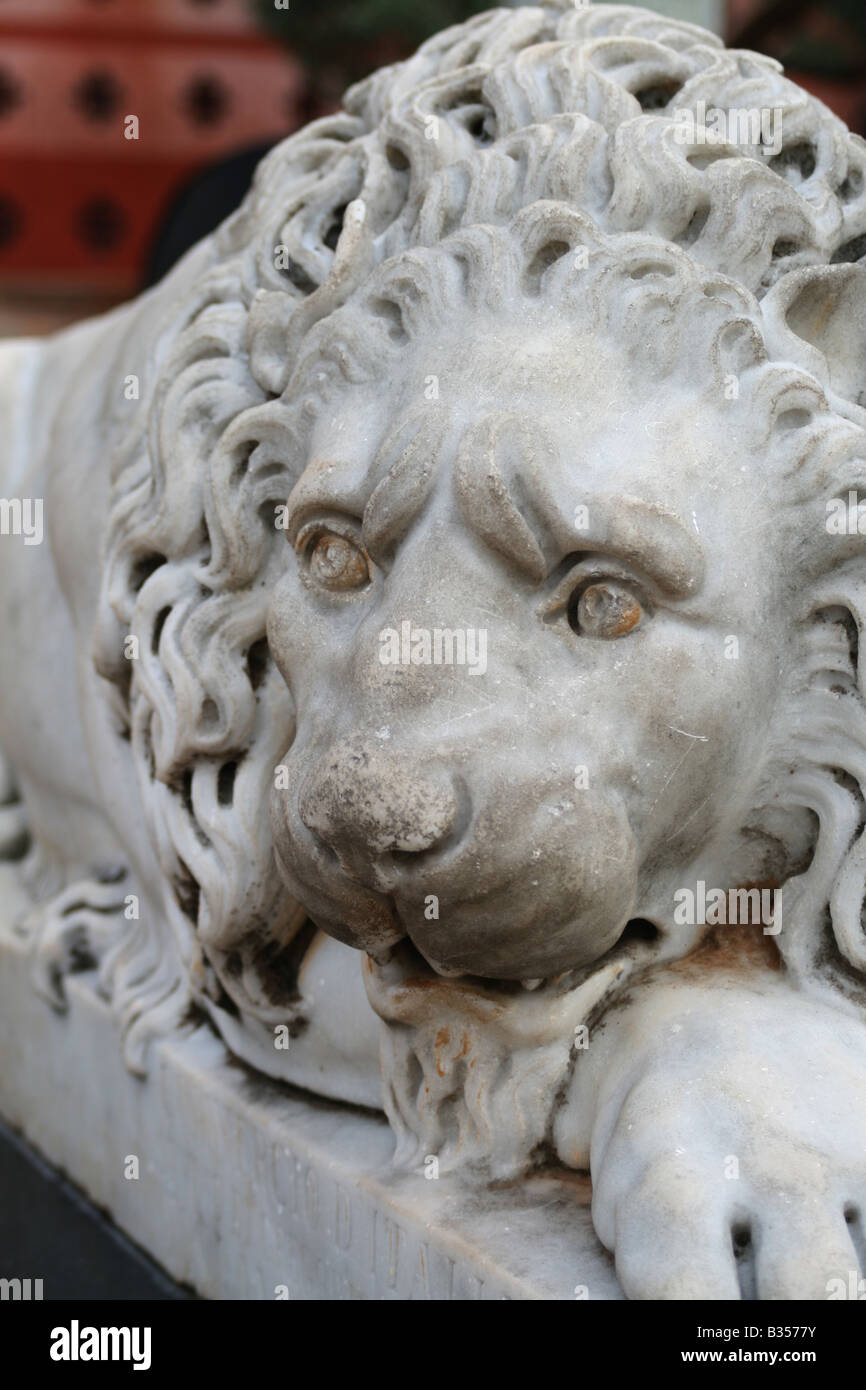 Stone lion with mane hi-res stock photography and images - Alamy