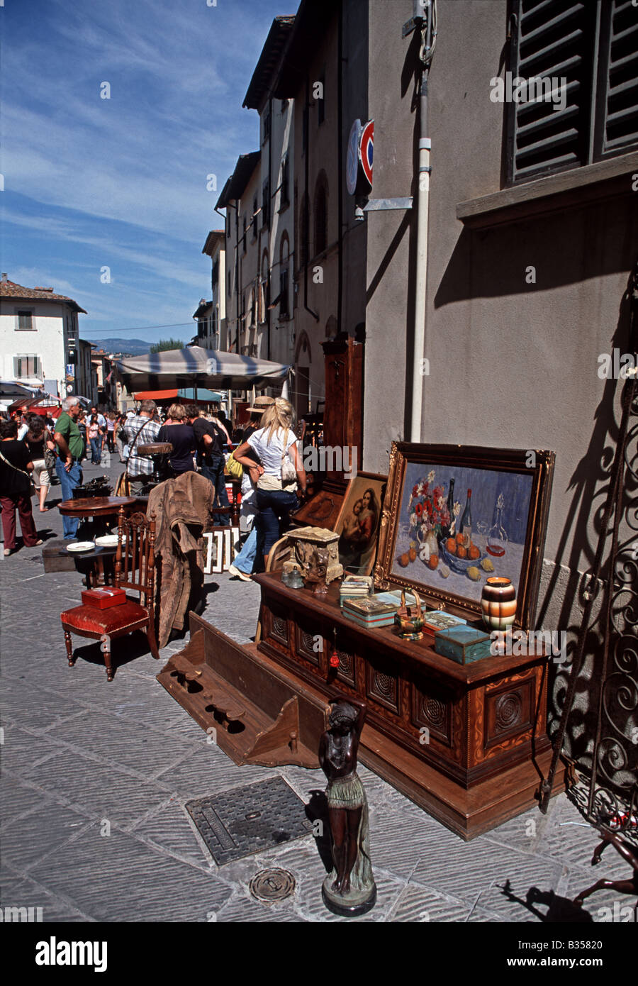 Flea market at Arezzo in Tuscany Italy Stock Photo Alamy