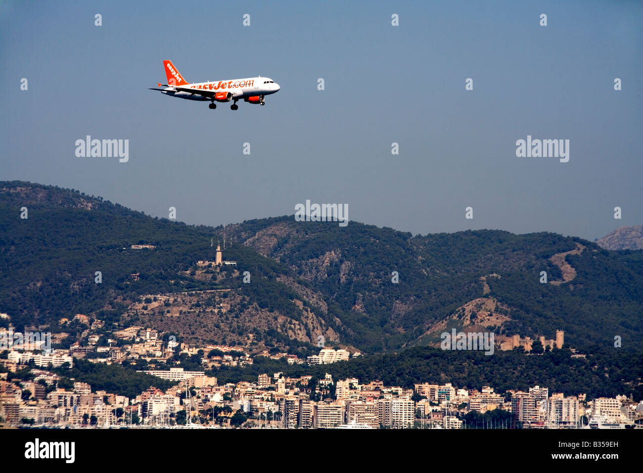 Easyjet flight landing at Mallorca Majorca airport Spain Stock Photo