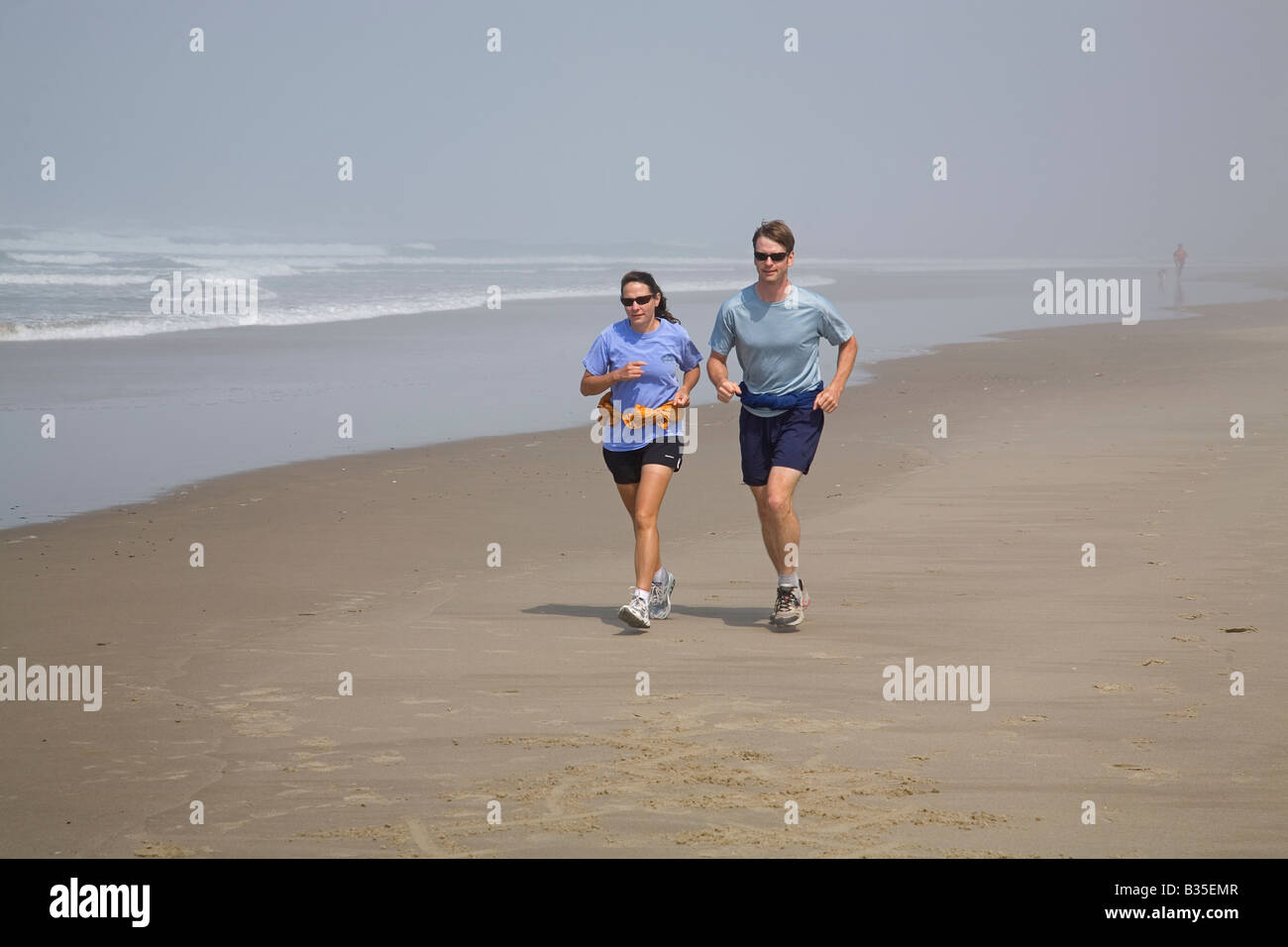Joggers on a beach hires stock photography and images Alamy