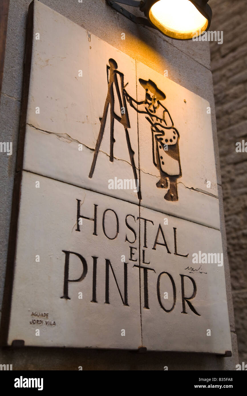 SPAIN Barcelona Sign for Hostal el Pintor, artist painting with easel Stock Photo