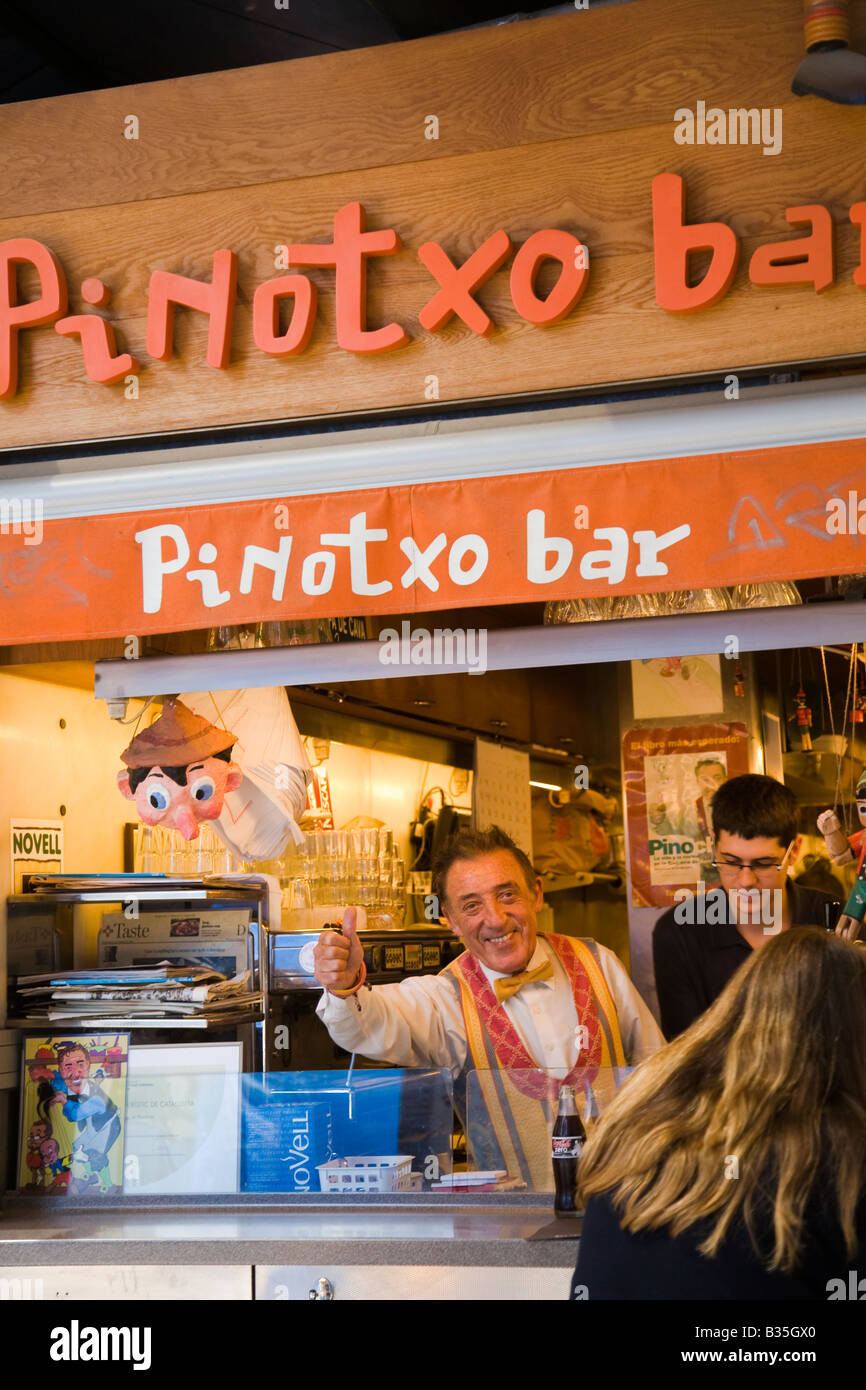 SPAIN Barcelona Juan Pinotxo owner of bar in La Boqueria produce market give thumbs up Stock Photo