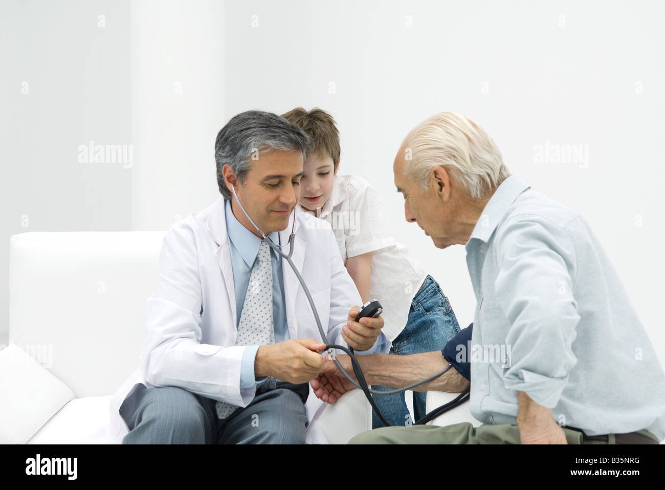Blood pressure gauge child hi-res stock photography and images - Alamy