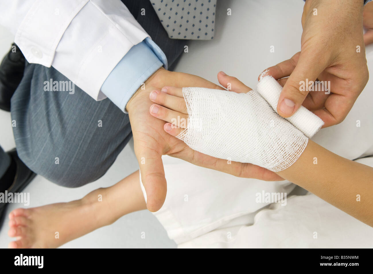 Gauzes hires stock photography and images Alamy