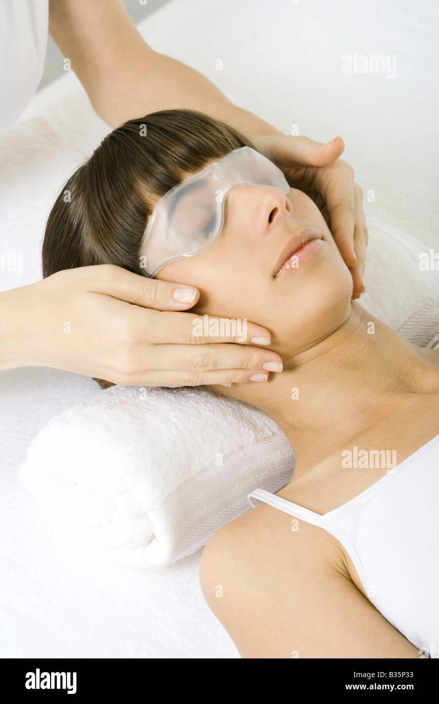 Two women wearing facial mask hi-res stock photography and images - Alamy