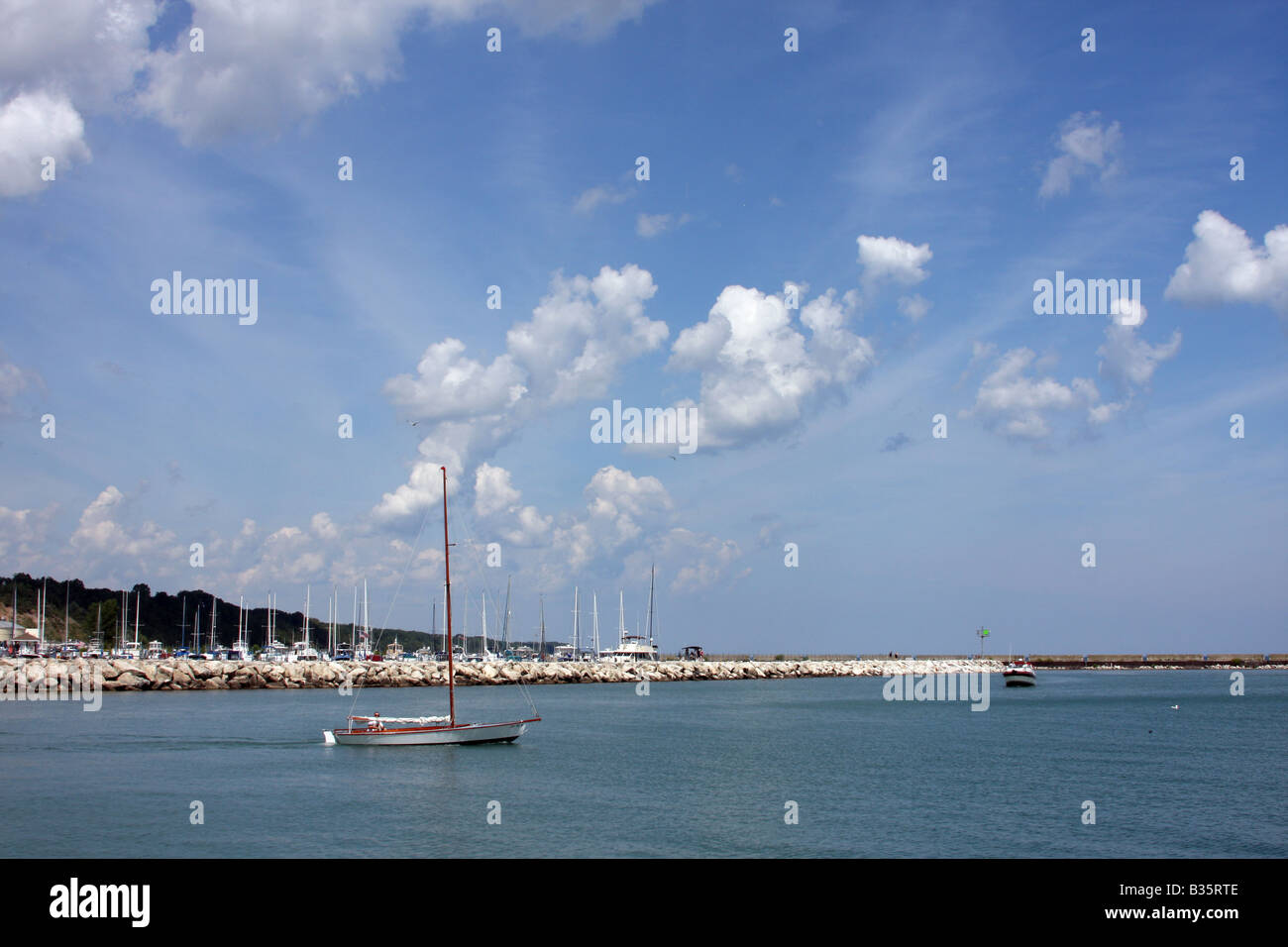 A sailing boat leaving the harbor area at the Maritime Festiville in
