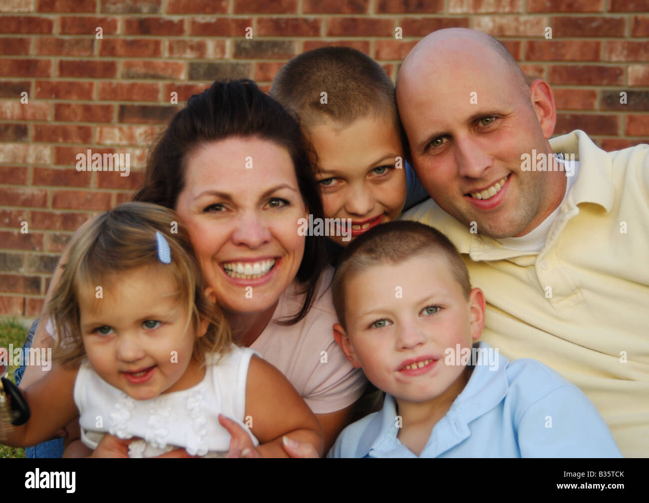 Portrait family three children hi-res stock photography and images - Alamy