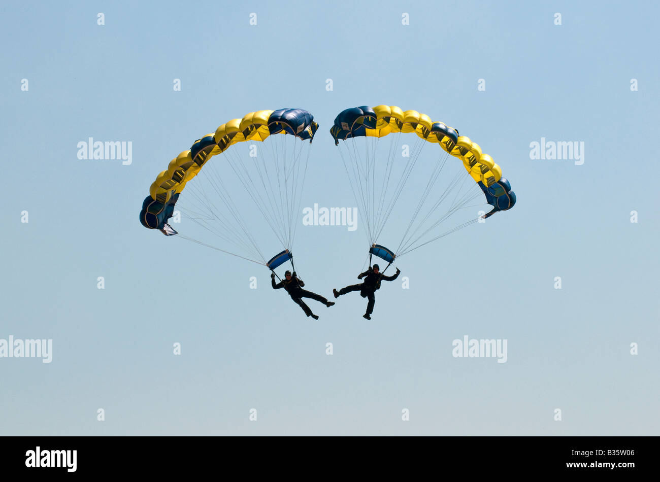 Skydivers & Parachutes Stock Photo Alamy