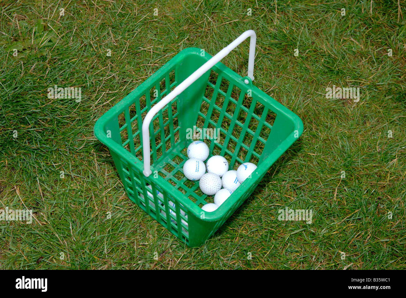 Golf balls basket hi-res stock photography and images - Alamy