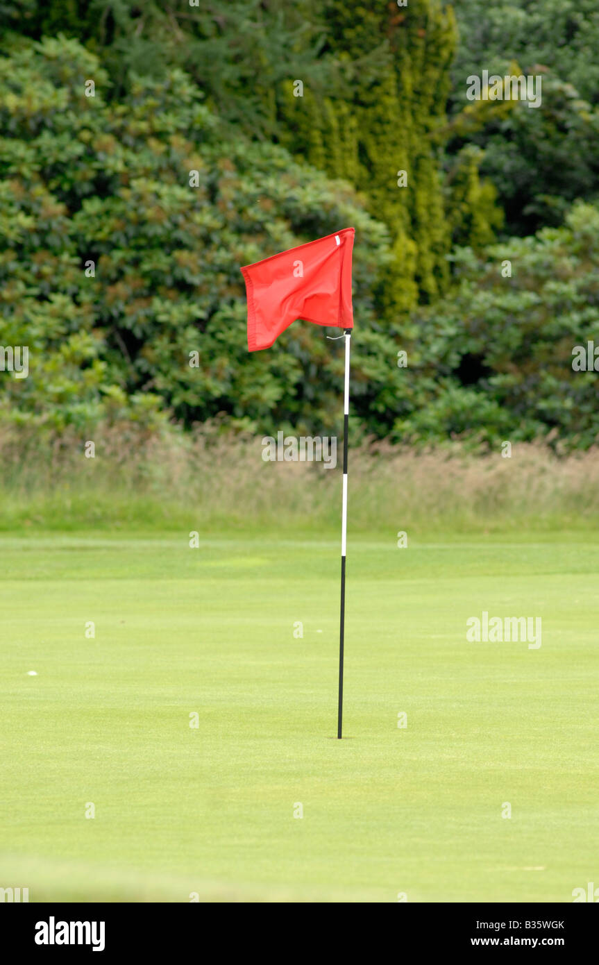 Golf hole flag hi-res stock photography and images - Alamy