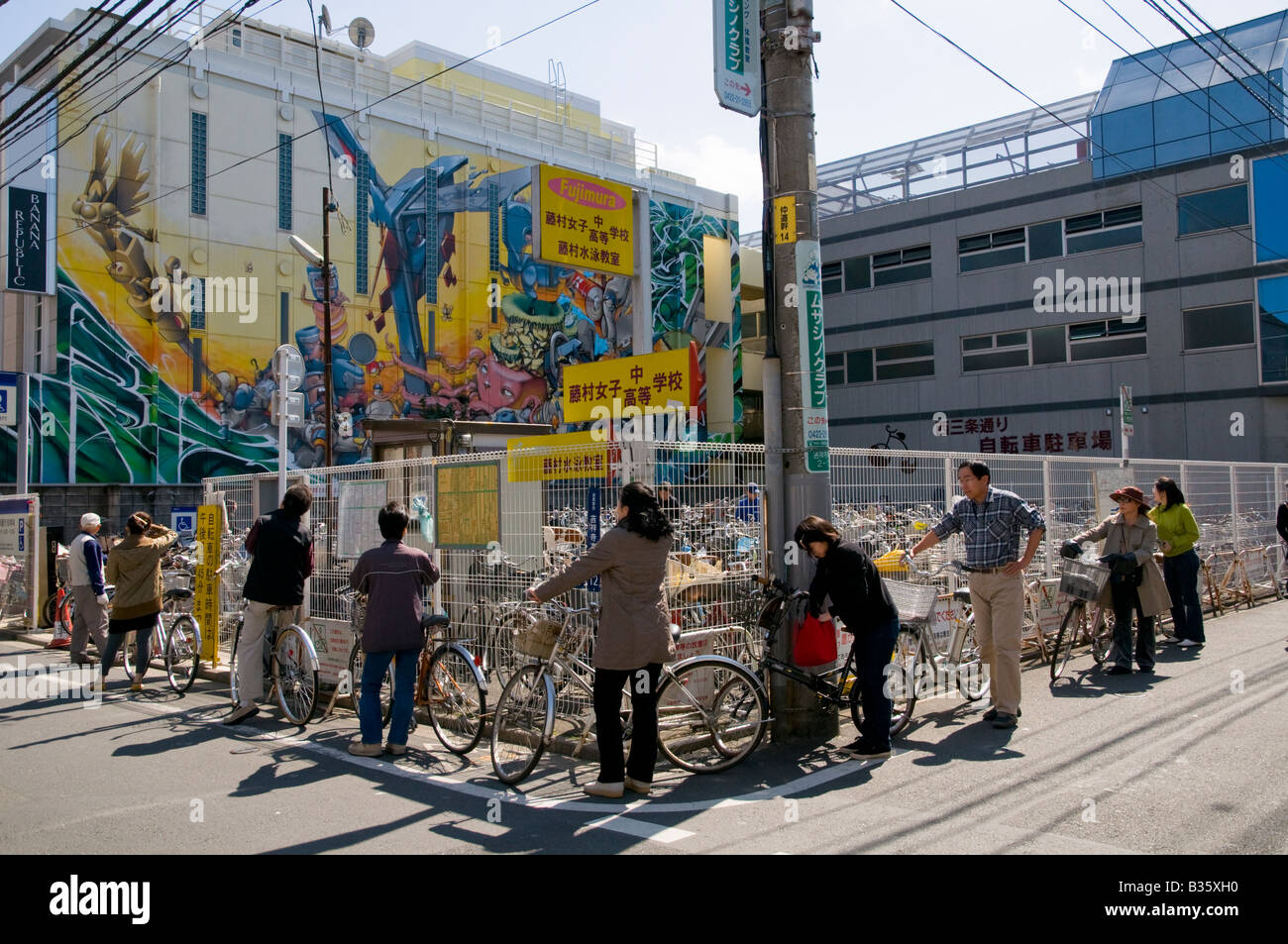 People Line Up Around A Bicycle Parking Lot Stock Photo Alamy